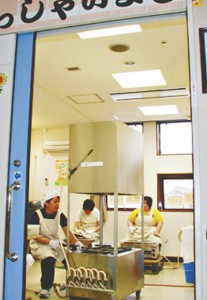 10-04-05谷在家せんべい作業場