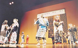 100520アイヌ舞台踊り