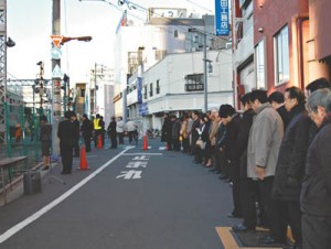12-04-05竹ノ塚踏切